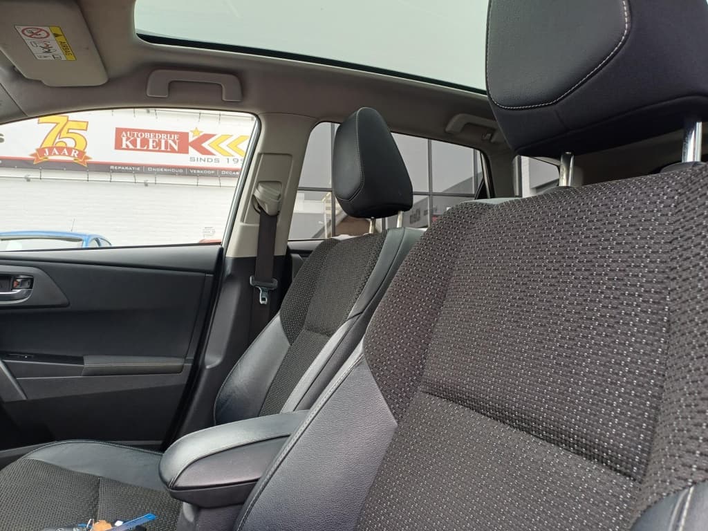 Toyota Auris thumbnail 18