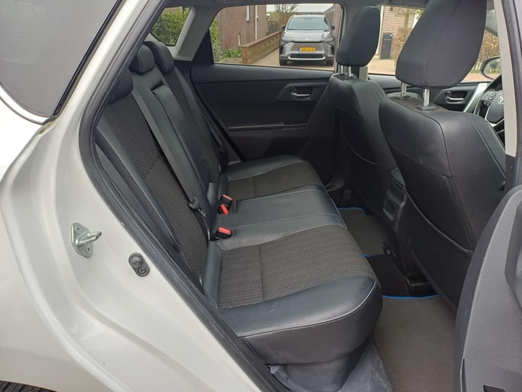 Toyota Auris thumbnail 6