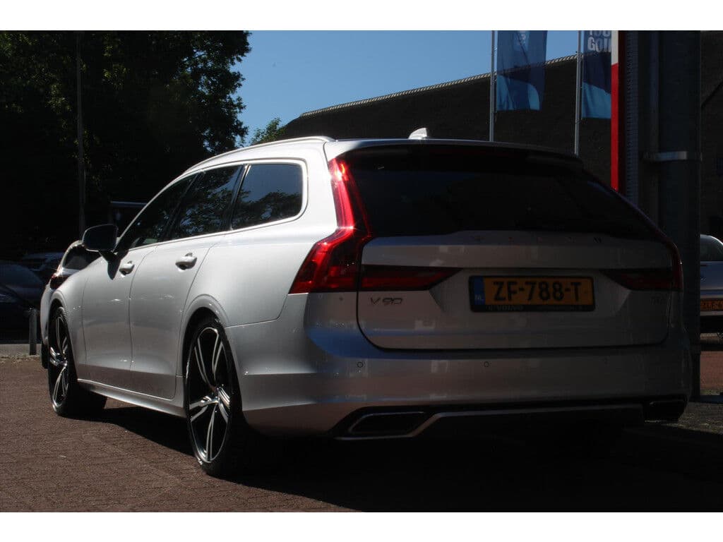 Volvo V90 T4 *R-Design* | Schuifdak | Adaptive Cruise Control | Carplay | Stoelverwarming | Climate Control | Navigatie | Privacy | Pdc | thumbnail 3
