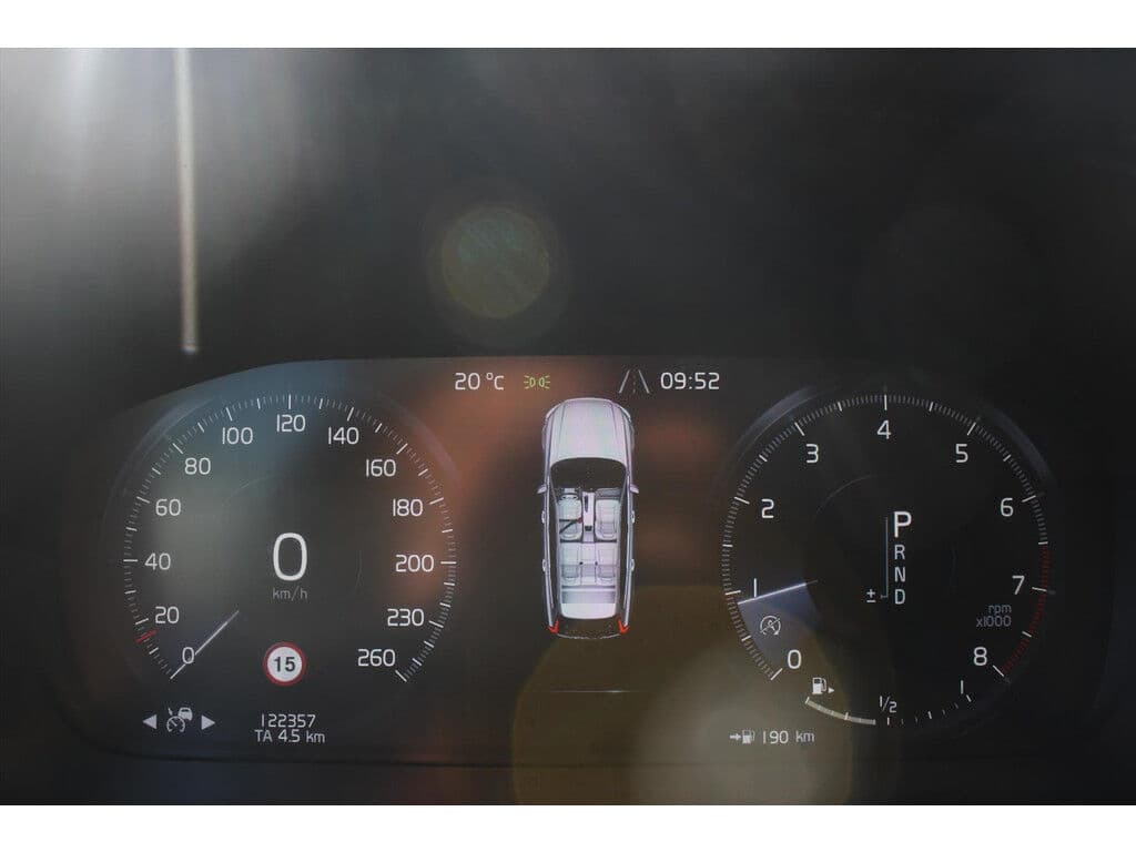 Volvo V90 T4 *R-Design* | Schuifdak | Adaptive Cruise Control | Carplay | Stoelverwarming | Climate Control | Navigatie | Privacy | Pdc | thumbnail 8