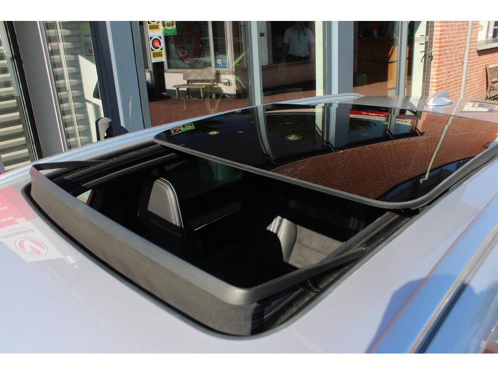 Volvo V90 T4 *R-Design* | Schuifdak | Adaptive Cruise Control | Carplay | Stoelverwarming | Climate Control | Navigatie | Privacy | Pdc | thumbnail 11