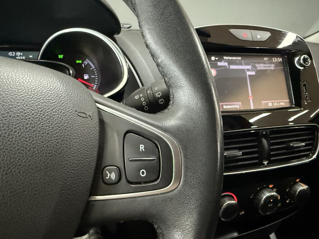 Renault Clio 0.9 Tce Limited thumbnail 13