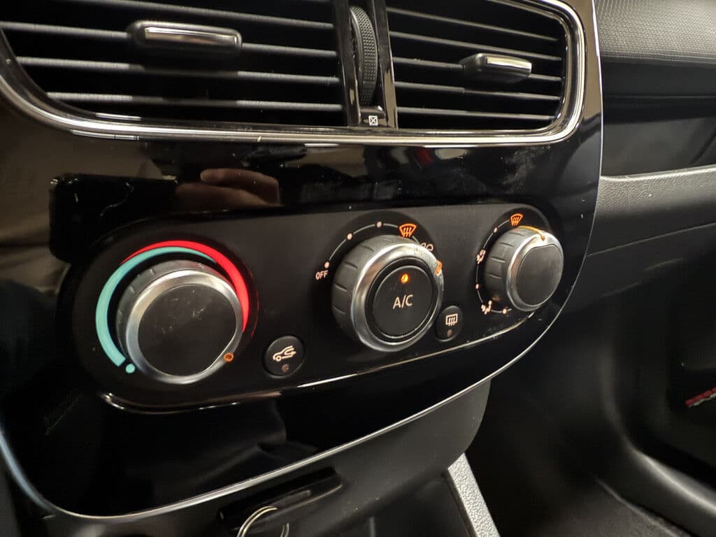 Renault Clio 0.9 Tce Limited thumbnail 17