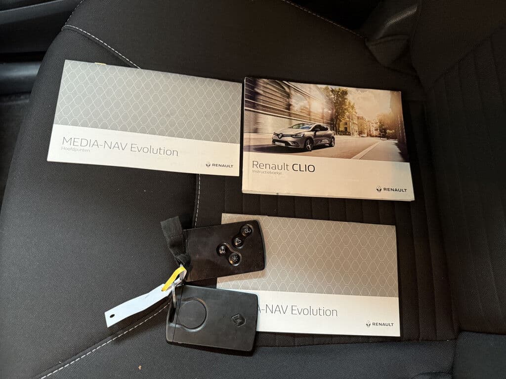 Renault Clio 0.9 Tce Limited thumbnail 19