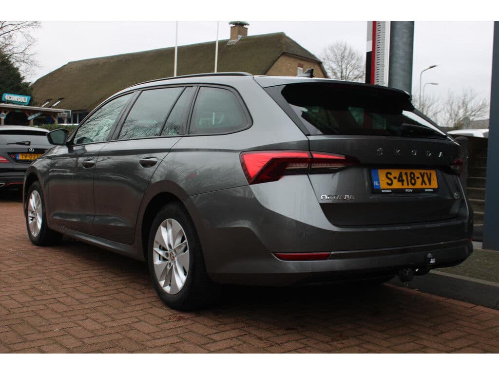 ŠKoda Octavia Combi 1.0 E-Tsi Hybrid Dsg *Ambition* | Trekhaak | Carplay | Cruise & Climate | Pdc | Navigatie | Bluetooth | Privacy | Orig.Nl | thumbnail 3