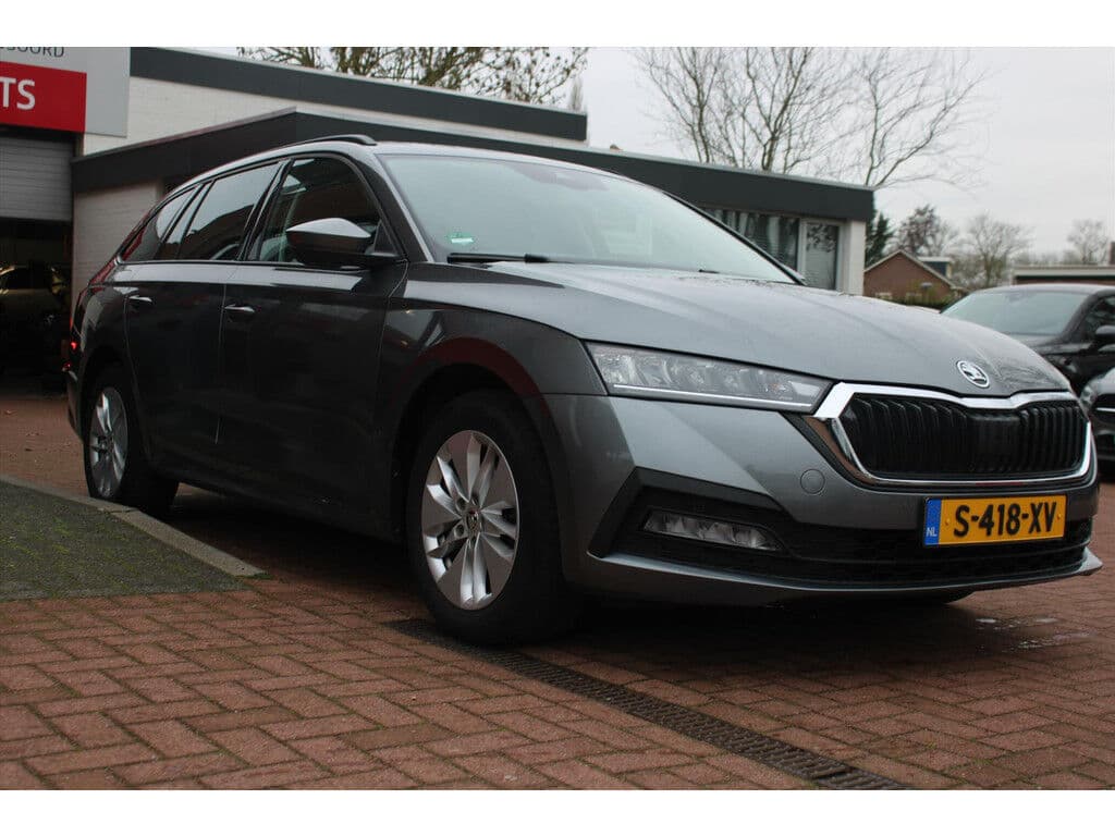 ŠKoda Octavia Combi 1.0 E-Tsi Hybrid Dsg *Ambition* | Trekhaak | Carplay | Cruise & Climate | Pdc | Navigatie | Bluetooth | Privacy | Orig.Nl | thumbnail 5