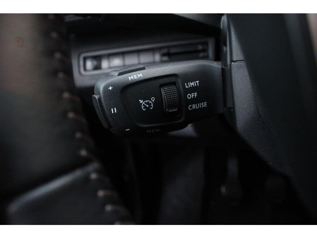 Peugeot 3008 1.2 Puretech *Allure* | Trekhaak | Carplay | Camera | Cruise & Climate Control | Pdc | Bluetooth | Navigatie | Privacy | Orig.Nl | thumbnail 12