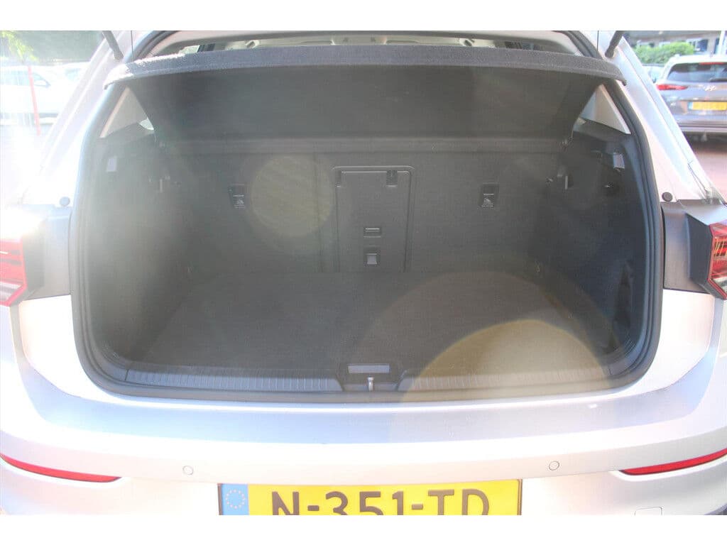 Volkswagen Golf 1.0 Etsi Hybride *Life* | Carplay | Adaptive Cruise Control | Camera | Climate Control | Navigatie | Pdc | Privacy | Bluetooth | thumbnail 14