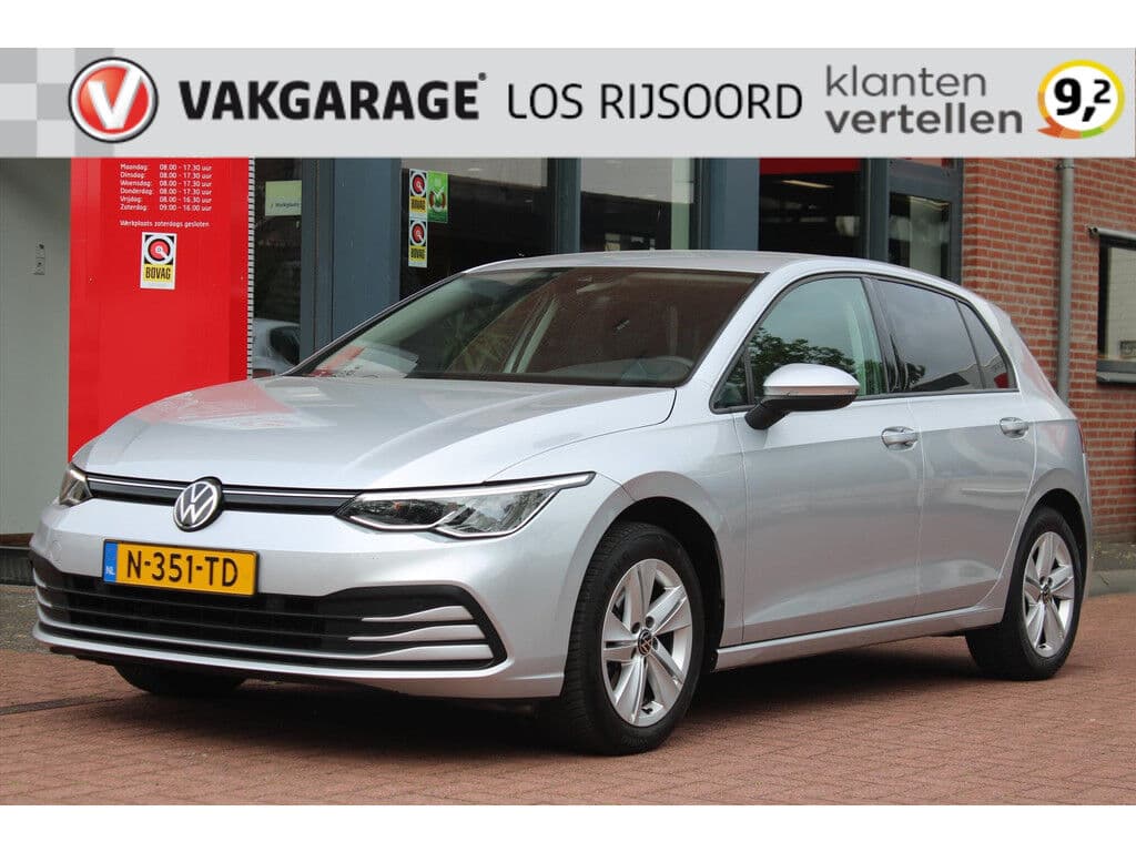 Volkswagen Golf 1.0 Etsi Hybride *Life* | Carplay | Adaptive Cruise Control | Camera | Climate Control | Navigatie | Pdc | Privacy | Bluetooth |