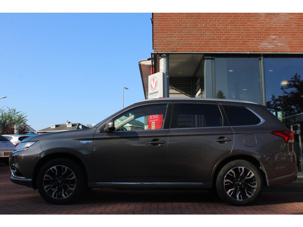Mitsubishi Outlander 2.0 Phev *Instyle* | Trekhaak | Camera | Leder | Navigatie | Cruise & Climate Control | Stoel & Stuurverwarming | thumbnail 2