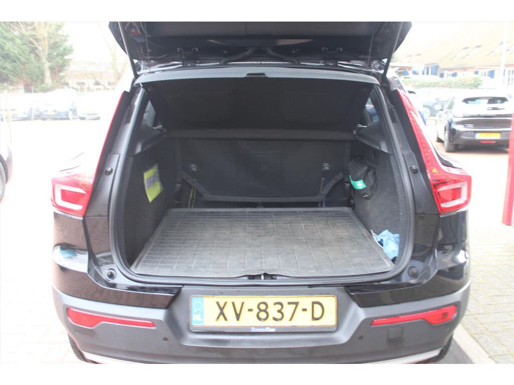 Volvo Xc40 T4 Aut. *Momentum* | Carplay | Cruise & Climate Control | Stoelverwarming | Camera | Navigatie | Pdc | Privacy | Half-Leder | Orig.Nl | thumbnail 15