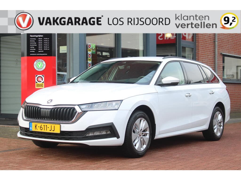 ŠKoda Octavia Combi 1.0 Tsi *Business* | N.Model | Trekhaak | Carplay | Navigatie | Cruise & Climate Control | Pdc | Bluetooth | Privacy | Orig. Nl |