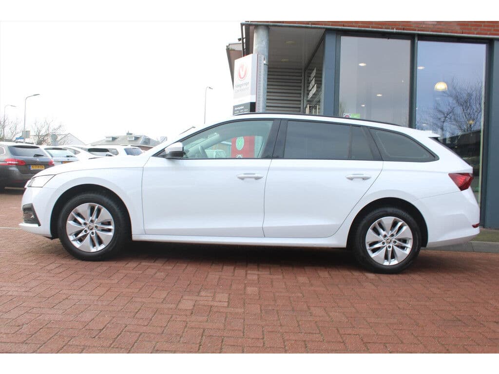 ŠKoda Octavia Combi 1.0 Tsi *Business* | N.Model | Trekhaak | Carplay | Navigatie | Cruise & Climate Control | Pdc | Bluetooth | Privacy | Orig. Nl | thumbnail 2