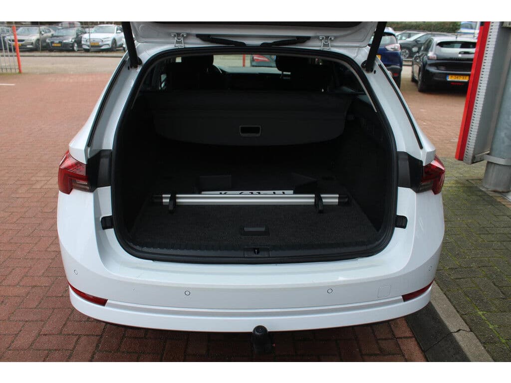 ŠKoda Octavia Combi 1.0 Tsi *Business* | N.Model | Trekhaak | Carplay | Navigatie | Cruise & Climate Control | Pdc | Bluetooth | Privacy | Orig. Nl | thumbnail 15