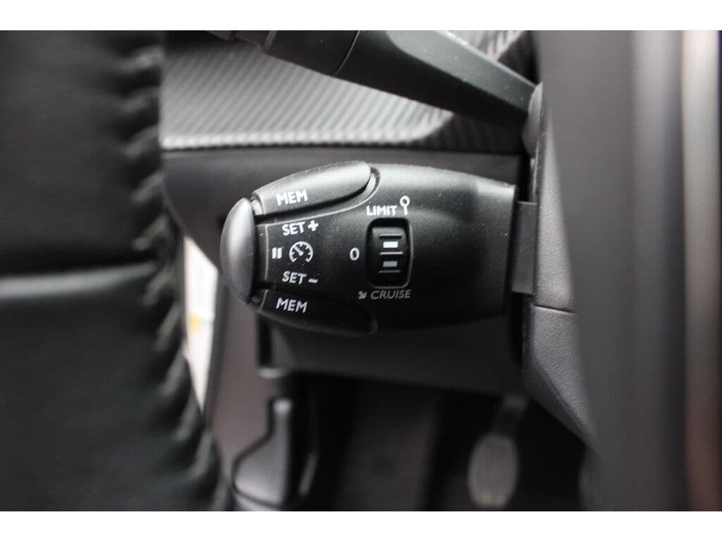 Peugeot 2008 1.2 Puretech *Active* | Carplay | Navigatie | Cruise & Climate Control | Privacy | Pdc | thumbnail 13