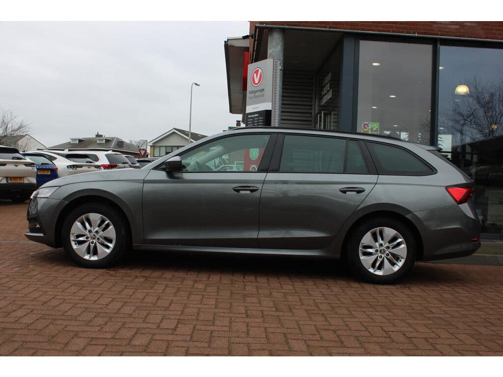 ŠKoda Octavia Combi 1.0 E-Tsi Hybrid Dsg *Ambition* | Trekhaak | Carplay | Cruise & Climate | Pdc | Navigatie | Bluetooth | Privacy | Orig.Nl | thumbnail 2