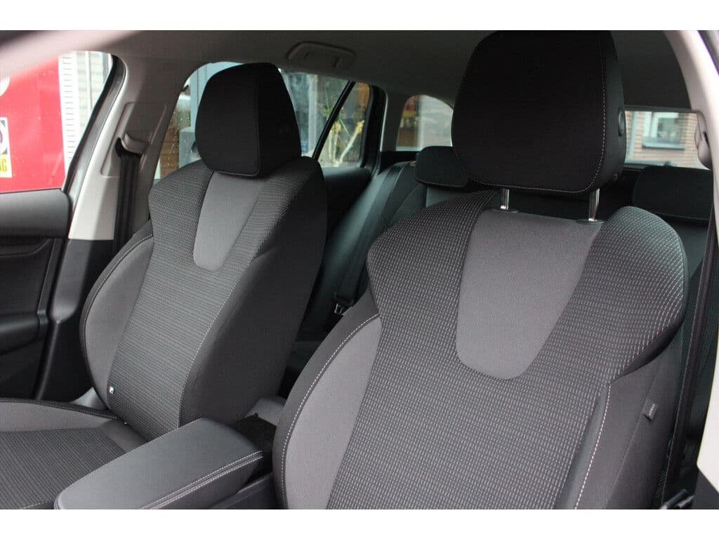 ŠKoda Octavia Combi 1.0 E-Tsi Hybrid Dsg *Ambition* | Trekhaak | Carplay | Cruise & Climate | Pdc | Navigatie | Bluetooth | Privacy | Orig.Nl | thumbnail 14