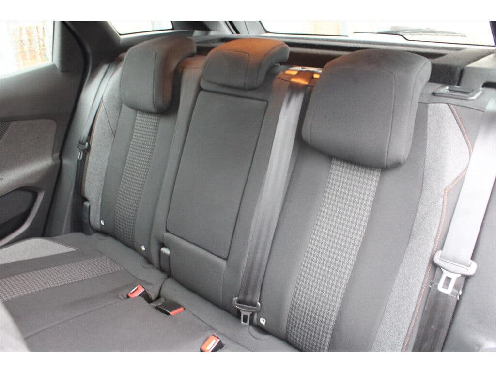 Peugeot 3008 1.2 Puretech *Active* | Trekhaak | Carplay | Camera | Cruise & Climate Control | Pdc | Bluetooth | Navigatie | thumbnail 14