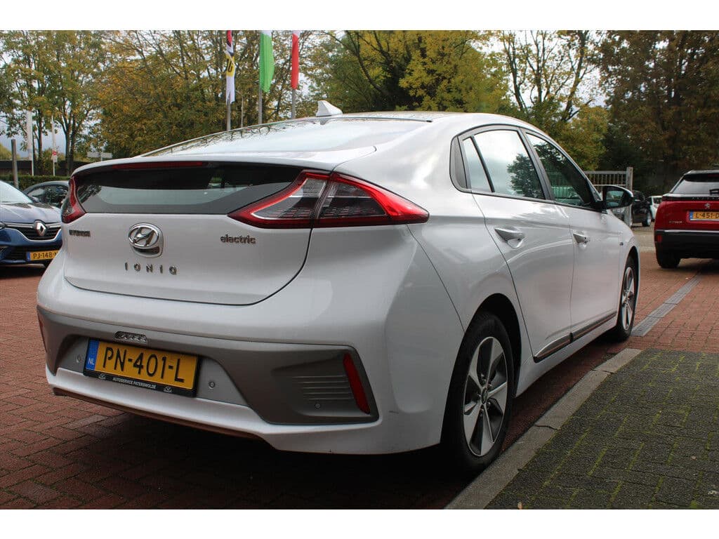 Hyundai Ioniq Ev *Comfort* | Soh 99.9% | Carplay | Adaptive Cruise & Climate Control | Camera | Pdc | Navigatie | Bluetooth | thumbnail 5