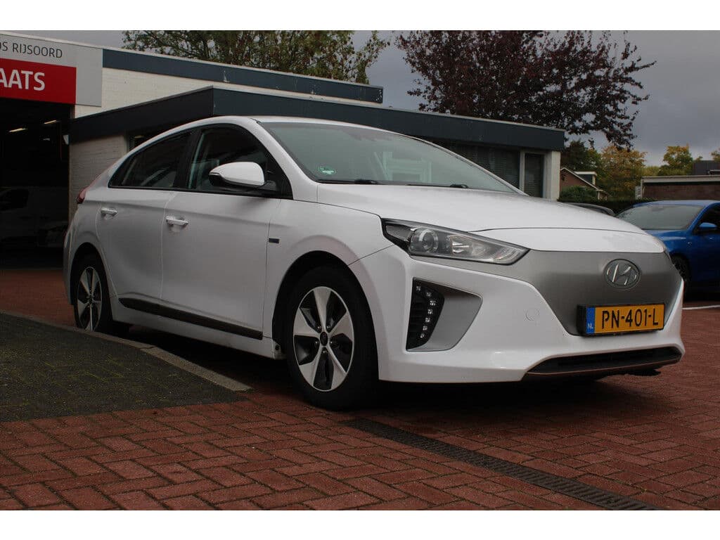 Hyundai Ioniq Ev *Comfort* | Soh 99.9% | Carplay | Adaptive Cruise & Climate Control | Camera | Pdc | Navigatie | Bluetooth | thumbnail 6