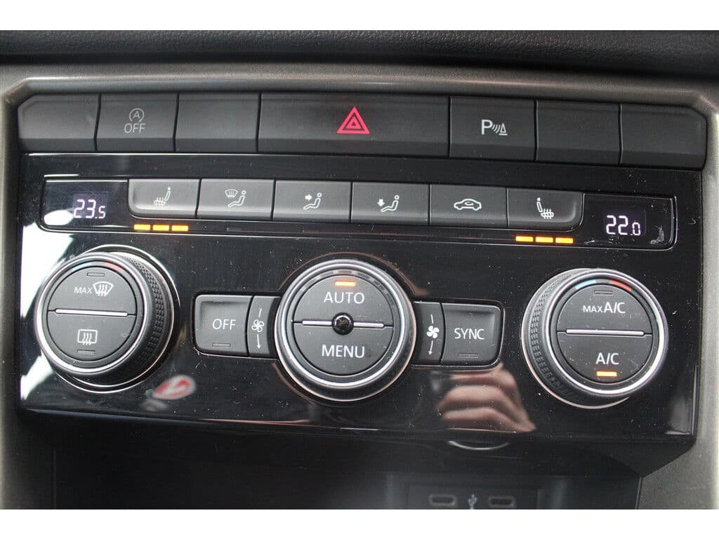 Volkswagen T-Roc 1.5 Tsi Dsg *Business* | Trekhaak | Camera | Adaptive Cruise Control | Carplay | Climate Control | Stoelverwarming | Navigatie | thumbnail 11