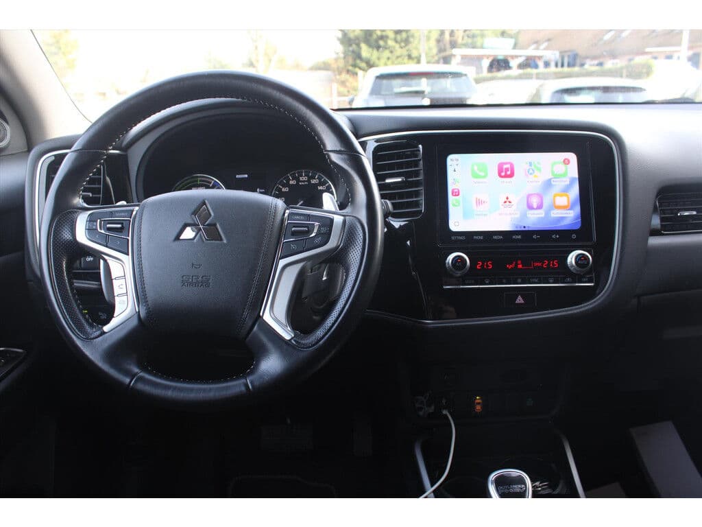Mitsubishi Outlander 2.4 Phev *Pure+* | Trekhaak | Carplay | Camera | Cruise & Climate Control | Stoelverwarming | Pdc | Navigatie | Privacy | Bluetooth | thumbnail 6