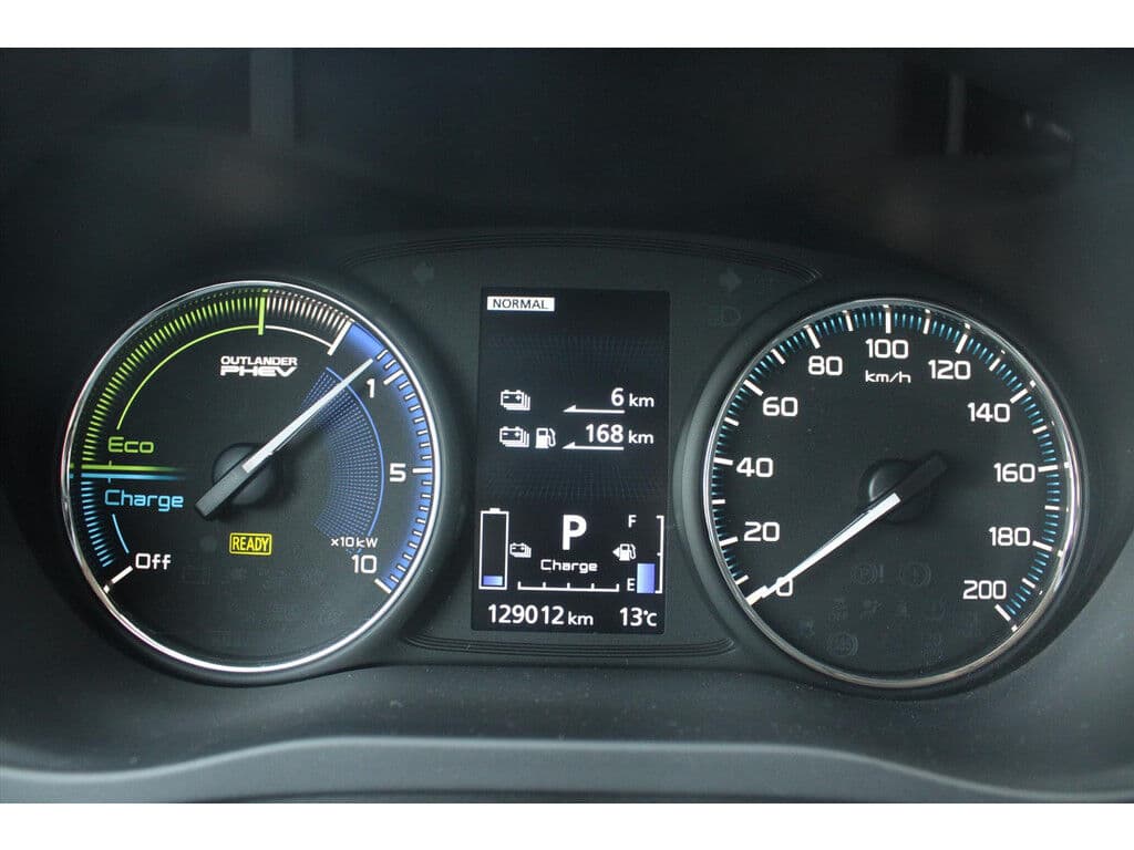 Mitsubishi Outlander 2.4 Phev *Pure+* | Trekhaak | Carplay | Camera | Cruise & Climate Control | Stoelverwarming | Pdc | Navigatie | Privacy | Bluetooth | thumbnail 12