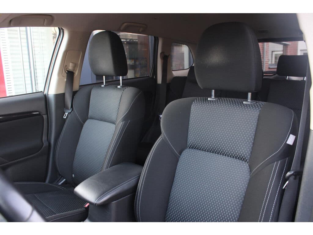 Mitsubishi Outlander 2.4 Phev *Pure+* | Trekhaak | Carplay | Camera | Cruise & Climate Control | Stoelverwarming | Pdc | Navigatie | Privacy | Bluetooth | thumbnail 14