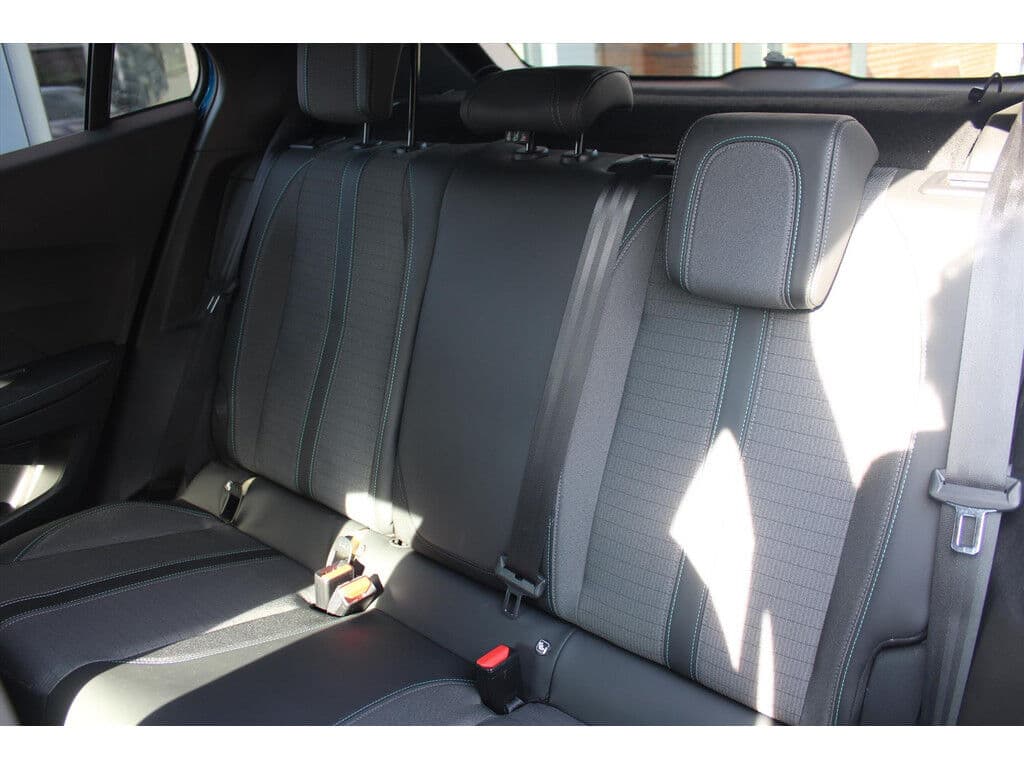 Peugeot E-2008 Ev 50kwh *Allure* | 3-Fase | Soh 100% | Virtueel Cockpit | Adaptive Cruise Control | Camera | Carplay | Navigatie | Cimate Control | Stoelverwarming | thumbnail 17