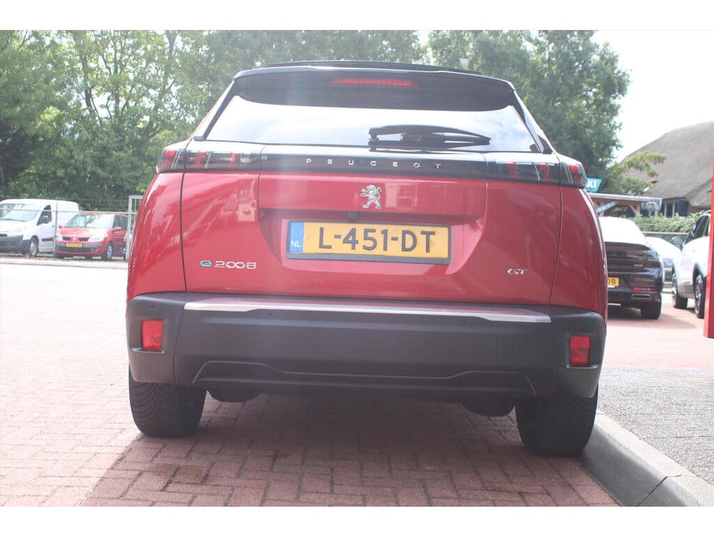 Peugeot E-2008 Ev 50kwh *Gt* | Soh 88.31% | 3-Fase | Schuifdak | Camera | Carplay | Navigatie | Stoelverwarming | Cruise & Climate Control | thumbnail 4