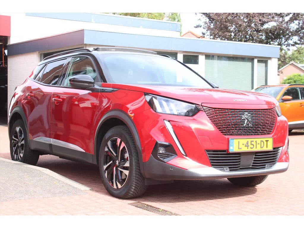 Peugeot E-2008 Ev 50kwh *Gt* | Soh 88.31% | 3-Fase | Schuifdak | Camera | Carplay | Navigatie | Stoelverwarming | Cruise & Climate Control | thumbnail 6