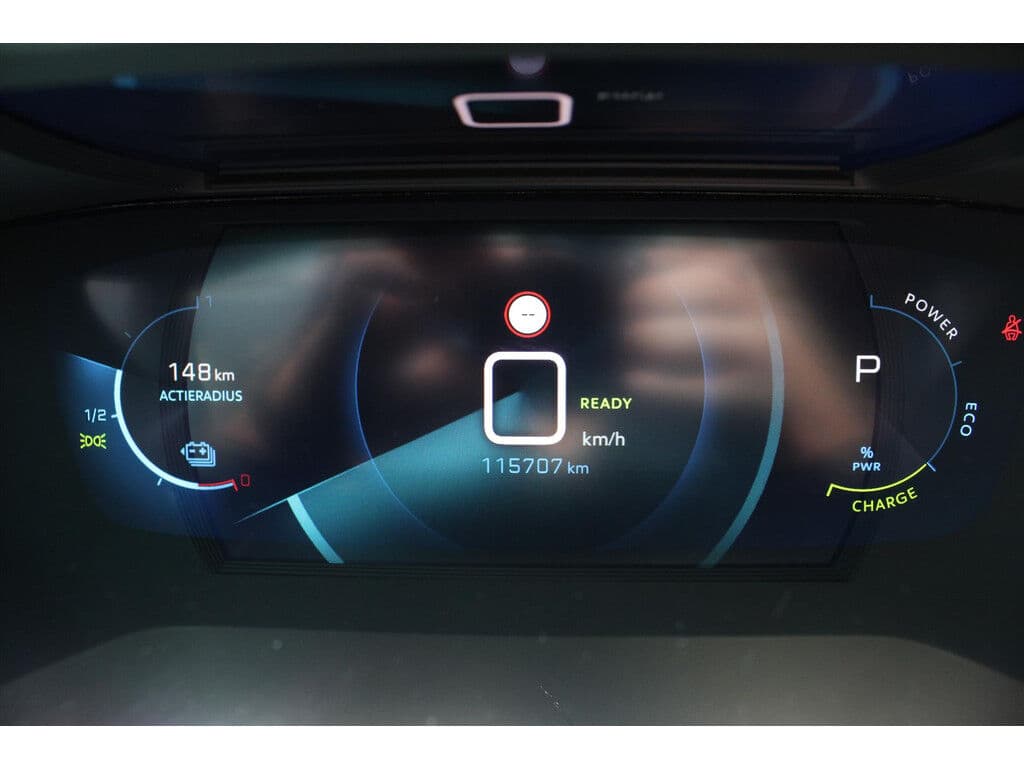Peugeot E-2008 Ev 50kwh *Gt* | Soh 88.31% | 3-Fase | Schuifdak | Camera | Carplay | Navigatie | Stoelverwarming | Cruise & Climate Control | thumbnail 11