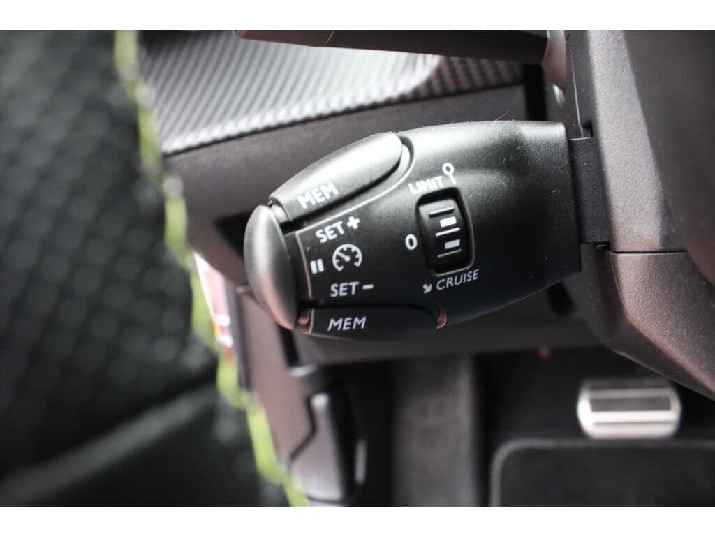 Peugeot E-2008 Ev 50kwh *Gt* | Soh 88.31% | 3-Fase | Schuifdak | Camera | Carplay | Navigatie | Stoelverwarming | Cruise & Climate Control | thumbnail 13