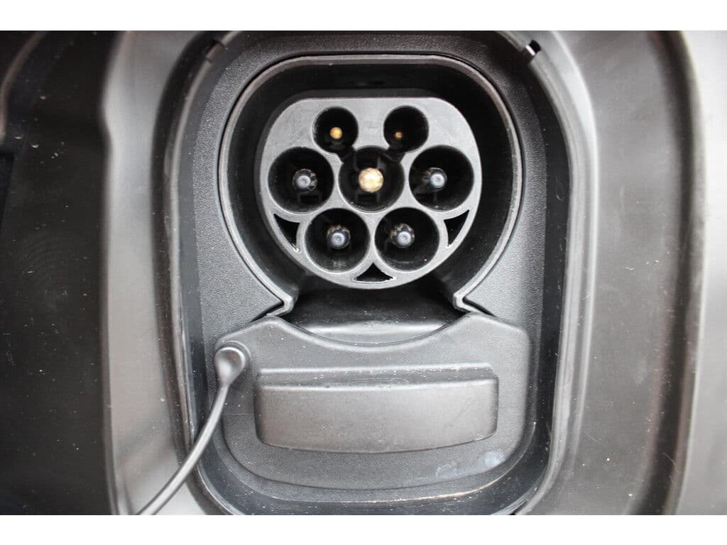 Peugeot E-2008 Ev 50kwh *Gt* | Soh 88.31% | 3-Fase | Schuifdak | Camera | Carplay | Navigatie | Stoelverwarming | Cruise & Climate Control | thumbnail 17