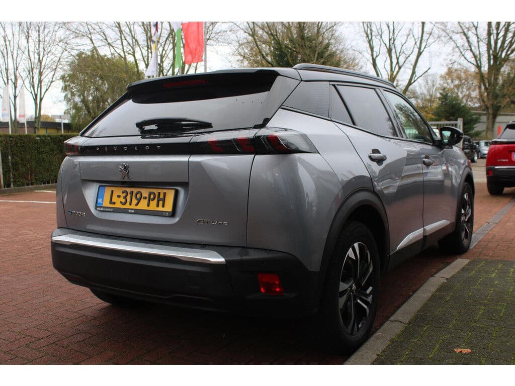 Peugeot E-2008 Ev 50kwh *Gt* | Soh 91.16% | Camera | Carplay | Navigatie | Stoelverwarming | Cruise & Climate Control | Pdc | Privacy | Orig. Nl | Bluetooth | thumbnail 4