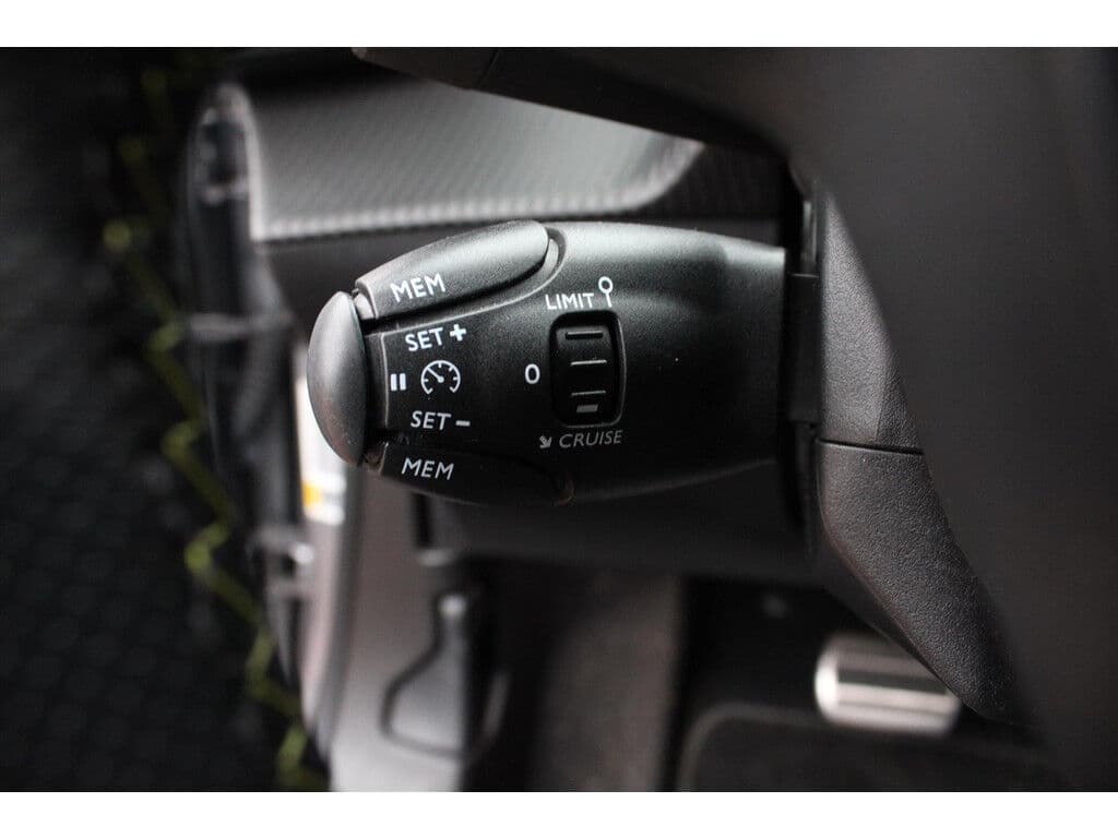 Peugeot E-2008 Ev 50kwh *Gt* | Soh 91.16% | Camera | Carplay | Navigatie | Stoelverwarming | Cruise & Climate Control | Pdc | Privacy | Orig. Nl | Bluetooth | thumbnail 12