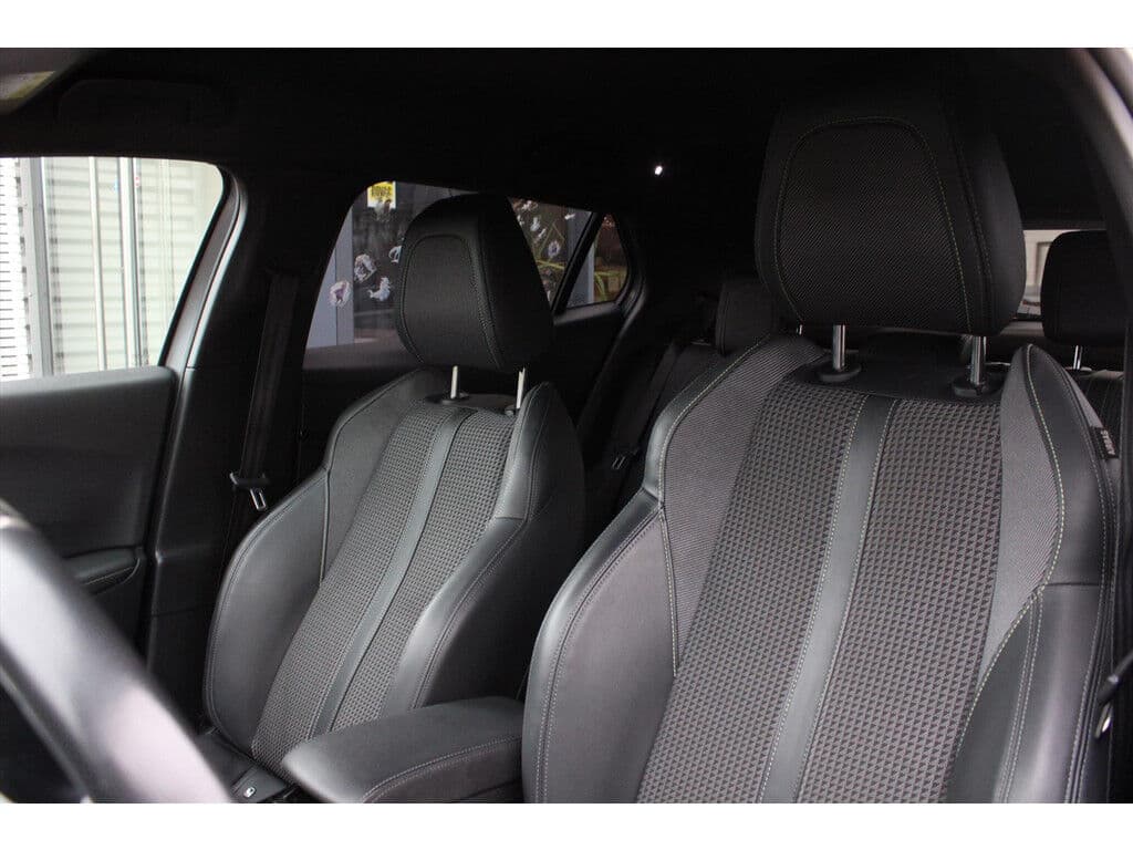 Peugeot E-2008 Ev 50kwh *Gt* | Soh 91.16% | Camera | Carplay | Navigatie | Stoelverwarming | Cruise & Climate Control | Pdc | Privacy | Orig. Nl | Bluetooth | thumbnail 14