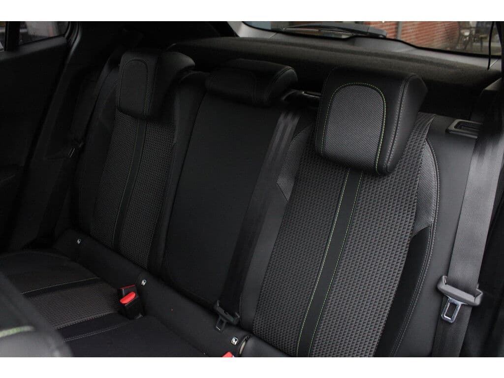 Peugeot E-2008 Ev 50kwh *Gt* | Soh 91.16% | Camera | Carplay | Navigatie | Stoelverwarming | Cruise & Climate Control | Pdc | Privacy | Orig. Nl | Bluetooth | thumbnail 15