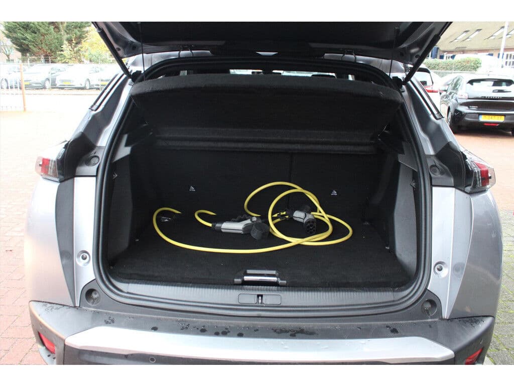 Peugeot E-2008 Ev 50kwh *Gt* | Soh 91.16% | Camera | Carplay | Navigatie | Stoelverwarming | Cruise & Climate Control | Pdc | Privacy | Orig. Nl | Bluetooth | thumbnail 16