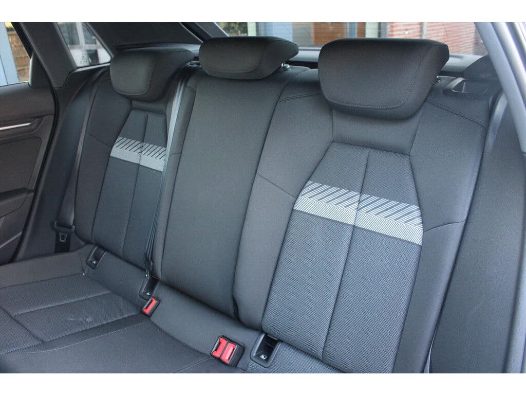 Audi A3 Sportback 35 Tfsi Hybrid *Business* | Carplay | Cruise & Climate Control | Stoelverwarming | Camera | Navigatie | Pdc | Privacy | thumbnail 14