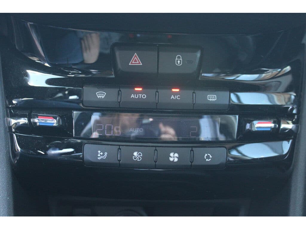 Peugeot 2008 1.2 Puretech Aut. *Allure* | Half- Leder | Navigatie | Cruise & Climate Control | Privacy | Orig. Nl | thumbnail 9