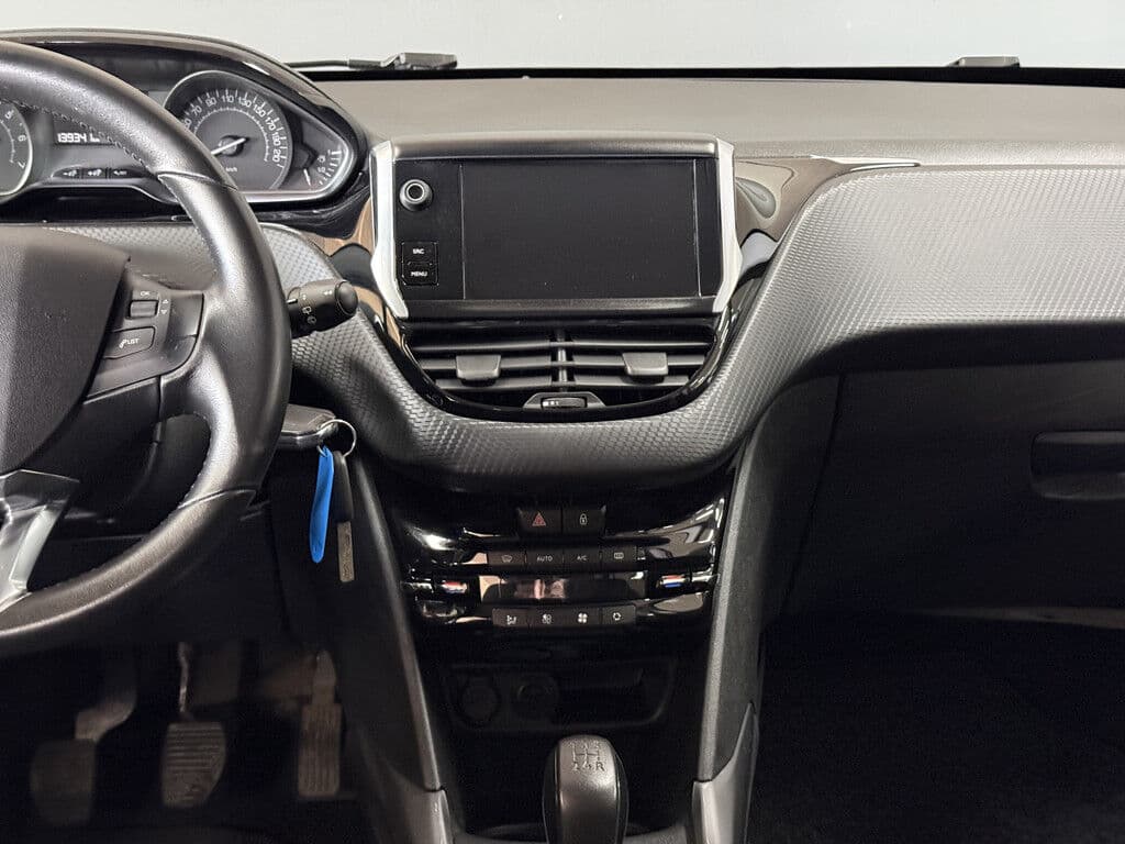 Peugeot 2008 1.2 Puretech Allure | Navi | Cruise thumbnail 8