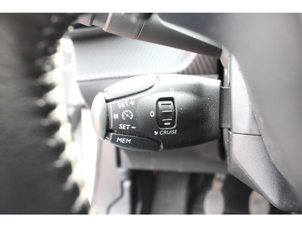 Peugeot 2008 1.2 Puretech *Active* | Trekhaak | Carplay | Pdc | Cruise & Climate Control | Navigatie | Bluetooth | Orig. Nl | Distributie Vervangen ! | thumbnail 13