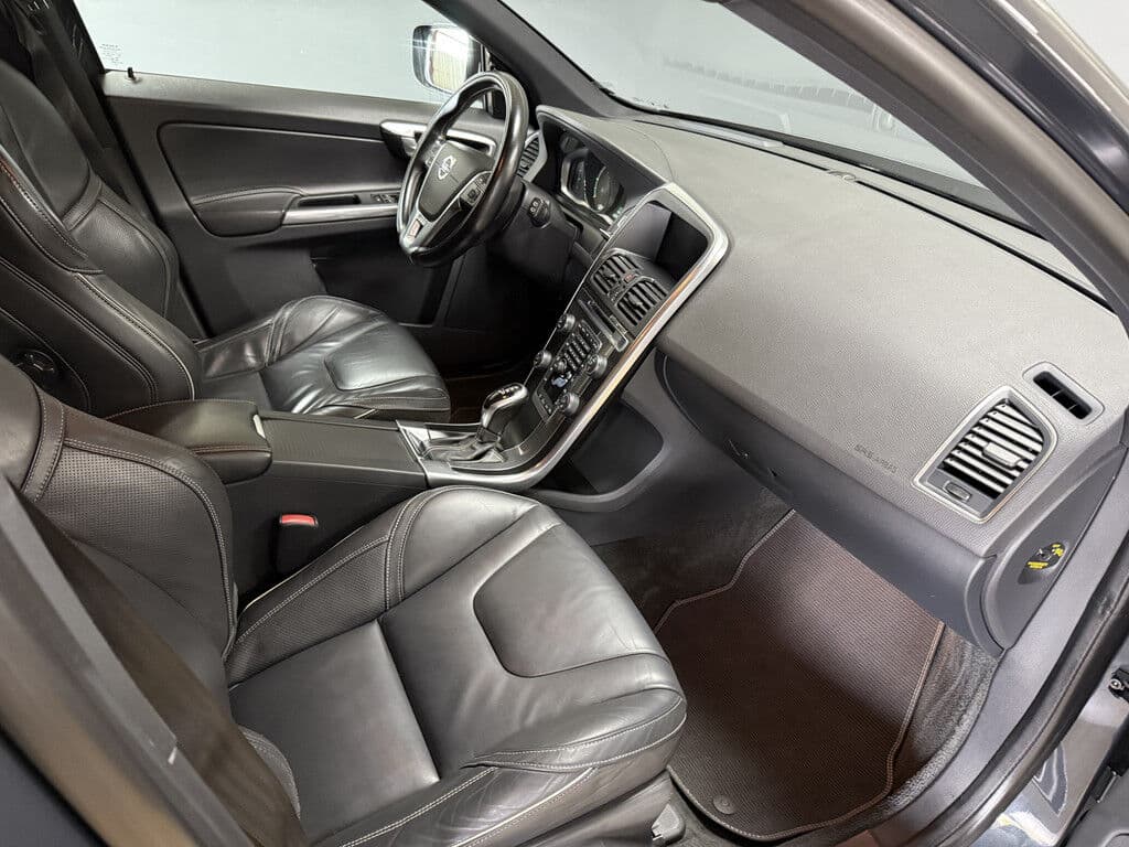 Volvo Xc60 2.4 D5 R-Design Awd | Elektr. Dak | Acc | Afn. Trekhaak thumbnail 8