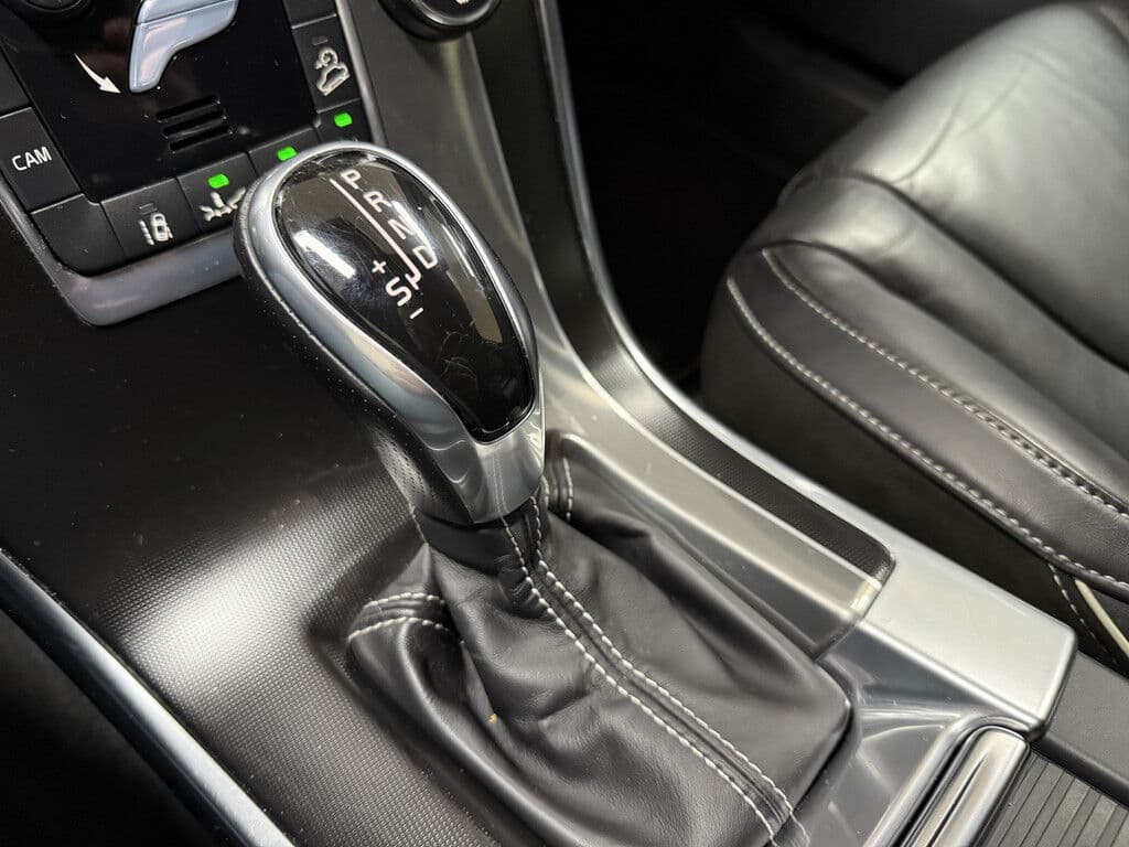 Volvo Xc60 2.4 D5 R-Design Awd | Elektr. Dak | Acc | Afn. Trekhaak thumbnail 19