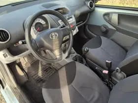 Toyota Aygo thumbnail 4