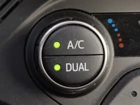 Toyota Yaris thumbnail 18