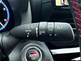 Toyota Yaris Cross 1.5 Hybrid GR Sport Ceramic Gray Metallic thumbnail 16