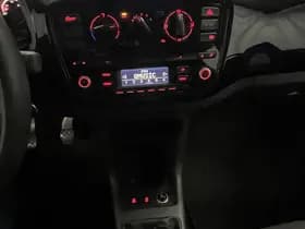 Volkswagen Up! thumbnail 32