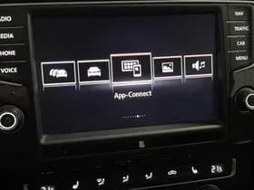 Volkswagen Golf thumbnail 45